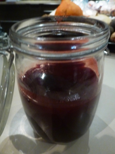 rôti de filet de biche,biche,cèpes,sucre roux,pralin,amandes,beurre,potimaron,crème epaisse,muscade,piment,crème liquide,vinaigre de vin blanc,betteraves,sucre en poudre,orange,vinaigre de vin rouge,framboises,jus de choucroute,huile d'olive,vinaigre balsamique blanc,panais,racine de persil,rutabaga,navets boule d'or,patisson,moutarde,oignons