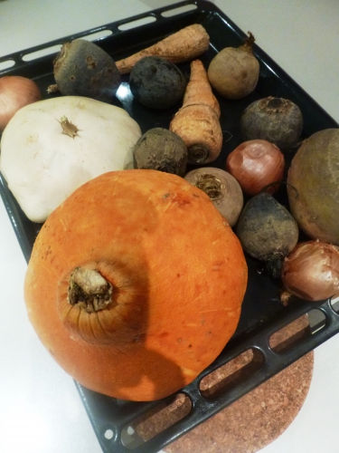 rôti de filet de biche,biche,cèpes,sucre roux,pralin,amandes,beurre,potimaron,crème epaisse,muscade,piment,crème liquide,vinaigre de vin blanc,betteraves,sucre en poudre,orange,vinaigre de vin rouge,framboises,jus de choucroute,huile d'olive,vinaigre balsamique blanc,panais,racine de persil,rutabaga,navets boule d'or,patisson,moutarde,oignons