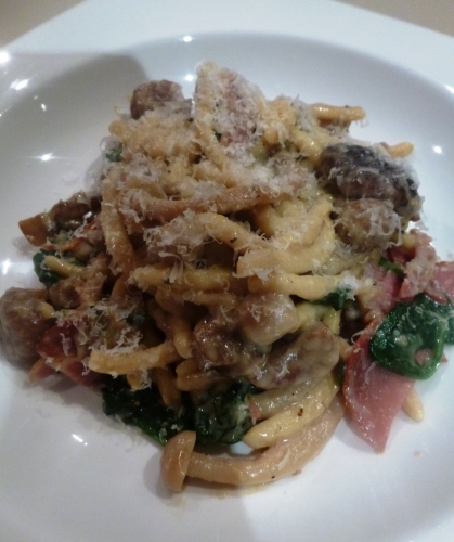 schupfnuedle,epinards,châtaignes,champignons,champignons de paris,shiitake,shimeji,lomo iberico,noilly prat,bouillon de champignons,crème,oeufs,beurre,parmesan