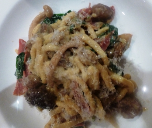 schupfnuedle,epinards,châtaignes,champignons,champignons de paris,shiitake,shimeji,lomo iberico,noilly prat,bouillon de champignons,crème,oeufs,beurre,parmesan