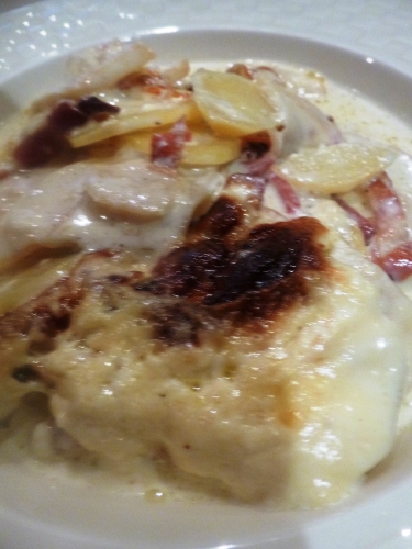 céleri rave,pommes de terre,ail,gruyère,speck,lard fûmé,crème liquide,muscade,gorgonzola,beurre