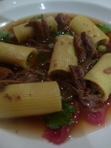 boeuf,carbonnades,cannelle,anis etoilé,gingembre,oignons,coriandre,contre-filet,haché de veau,rigatoni,parmesan,oeufs,jeunes oignons