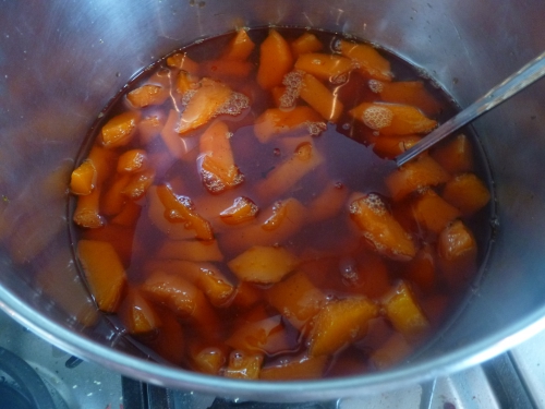 Coings, Sucre, Safran, Clous de Girofle, Citrons, Gingembre, 4 épices, Beurre 