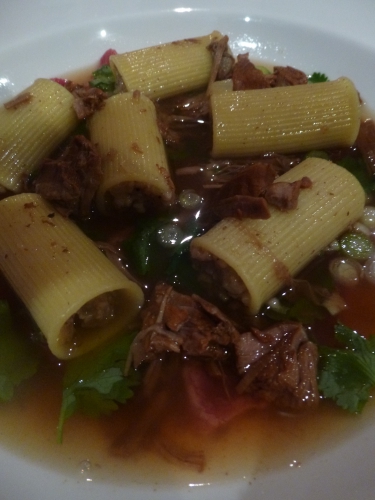 boeuf,carbonnades,cannelle,anis etoilé,gingembre,oignons,coriandre,contre-filet,haché de veau,rigatoni,parmesan,oeufs,jeunes oignons