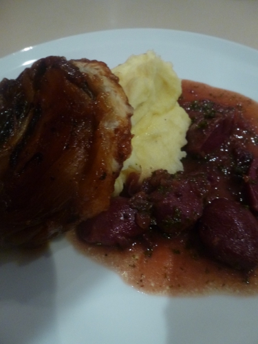 chicons,orange,vinaigre balsamique,pâte feuilletée,miel de gaume,pommes de terre,herve,beurre,lait,gésiers de canard,moutarde,porto,fond de gibier,oignons rouges,muscade,persil,compote d'airelles à l'orange