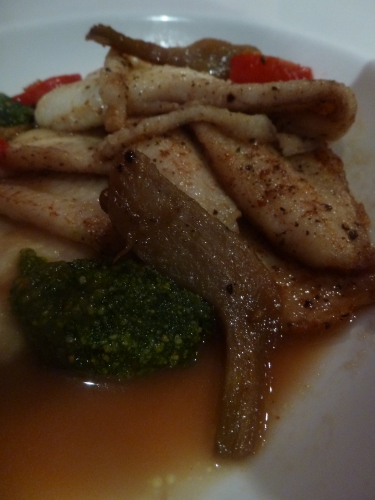 sole,farine,beurre,citron,tomates cerises,ail,thym,huile d'olive,persil,noisettes,parmesan,artichauts,bouillon de volaille,jambon d'ardenne,grains de coriandre,persil tubéreux,crème epaisse,echalotes,vinaigre aux échalotes,panko,sauce soja