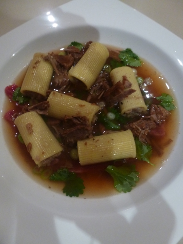 boeuf,carbonnades,cannelle,anis etoilé,gingembre,oignons,coriandre,contre-filet,haché de veau,rigatoni,parmesan,oeufs,jeunes oignons