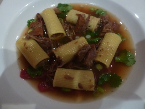 boeuf,carbonnades,cannelle,anis etoilé,gingembre,oignons,coriandre,contre-filet,haché de veau,rigatoni,parmesan,oeufs,jeunes oignons