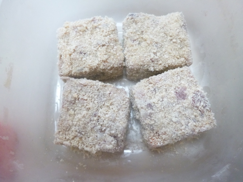 porc,pieds de porc,laurier,thym,carottes,oignons,echalotes,céleri rave,moutarde,crème,vinaigre,vinaigre de xères,huile d'arachide,huile de noisettes