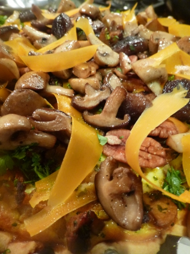 farine,beurre,mimolette,oeuf,champignin de paris,marrons,champignons sauvages,carottes,echalotte,lard,citron,ail,cerfeuil,noix de pécan,crème,persil,vinaigre de xères,vinaigre balsamique,cayenne,muscade