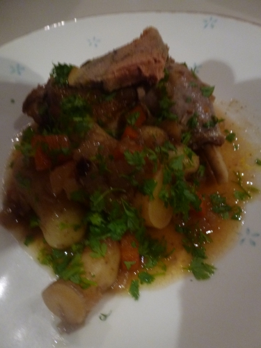 Pintade, Foie Gras, Vin Jaune, Oignons, Carotte, Echalotes, Fond de Volaille, Baies de Genièvre, Thym, Laurier, Huile d'Olive, Cerfeuil