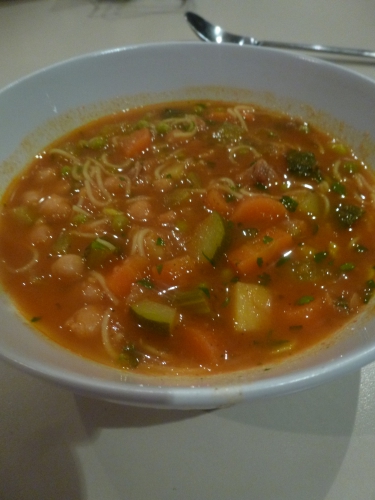 agneau,oignons,ail,tomates,coriandre,menthe,céleri,carottes,courgette,pomme de terre,fèves,petits pois,pois chiches,cheveux d'anges,concentré de tomates,cannelle,curcuma,paprika,gingembre,ras-el-hanout