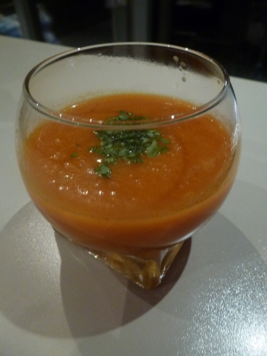 Echalotes, Huile d'Olive, Potimarron, Tomates, Pâte de Curry Roge, Citron Vert, Gingembre, Fish Sauce, Lait de Coco, Coriandre, Bouillon de Volaille