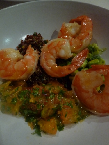 crevettes,oranges,oranges sanguines,quinoa rouge,avocats,coriandre,menthe,ciboulette,vinaigre de xères,citron vert,curcuma,cumin,sucre,piment d'espelette,huile d'olive