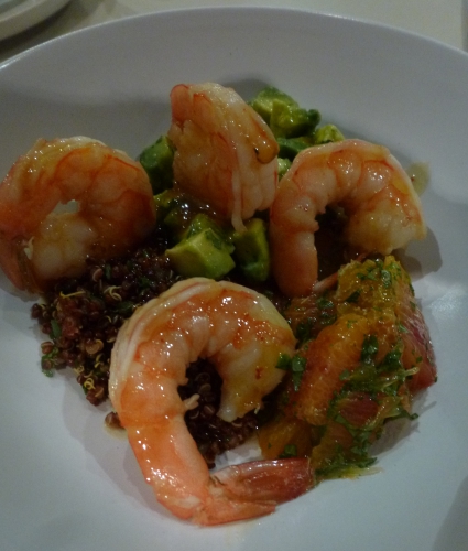 crevettes,oranges,oranges sanguines,quinoa rouge,avocats,coriandre,menthe,ciboulette,vinaigre de xères,citron vert,curcuma,cumin,sucre,piment d'espelette,huile d'olive