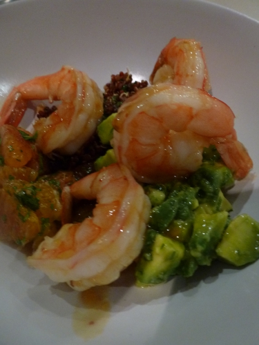 crevettes,oranges,oranges sanguines,quinoa rouge,avocats,coriandre,menthe,ciboulette,vinaigre de xères,citron vert,curcuma,cumin,sucre,piment d'espelette,huile d'olive