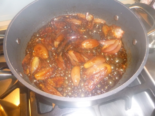 agneau,echalote,oignon,carotte,miel,vinaigre de xères,ail,thym,romarin,laurier,vin rouge,fond de veau,pommes de terre,parmesan,lait,vinaigre de vin rouge,echalotes longues