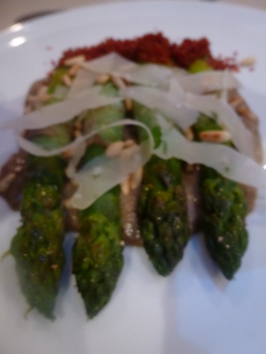 asperges vertes,champignons,morilles parmesan,pignons de pin,jambon de bayonne,crème,fond de veau,lardo di collonatta,citron