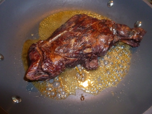 agneau,echalote,oignon,carotte,miel,vinaigre de xères,ail,thym,romarin,laurier,vin rouge,fond de veau,pommes de terre,parmesan,lait,vinaigre de vin rouge,echalotes longues