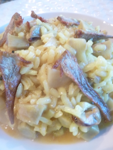 artichauts,citron,safran,fumet de poisson,bouillon de volaille,oignon,carottes,poireau,céleri,tomate,echalote,riz à risotto,vin blanc,huile d'olive,vinaigre de vin rouge,parmesan,moules