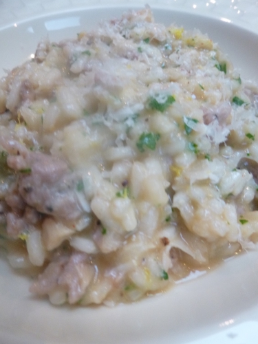 lampascioni,bouillon de légumes,riz a risotto,vin blanc,saucisse italienne au poivre,parmesan,beurre,ail,persil,sauge,piment,paprike,jus de citron vert
