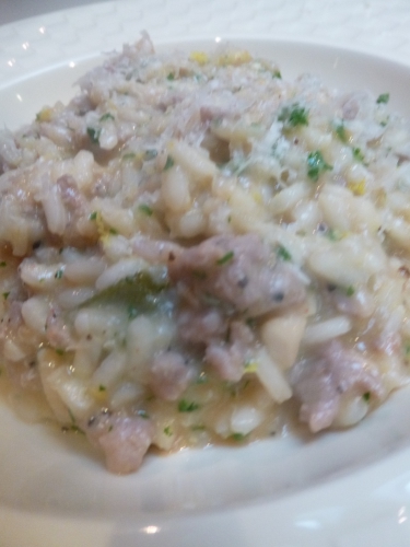 lampascioni,bouillon de légumes,riz a risotto,vin blanc,saucisse italienne au poivre,parmesan,beurre,ail,persil,sauge,piment,paprike,jus de citron vert