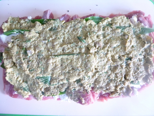 Aubergines, Huile d'olive, Tahini, Sésame, Citron Vert, Menthe, Basilic, Ras-el-hanout, Poitrine d'Agneau, Chèvre Frais, Ail des Ours, Crepinette, Oignon, Carotte, Ail, Vin Blanc, Bouillon de Volaille, Fond d'Agneau, Tomates Cerises, Tabasco, Vinaigre Balsamique, Sucre, Epices Cajun, Curry, Moutarde Douce, Blé, Bouillon de Légumes, Parmesan  