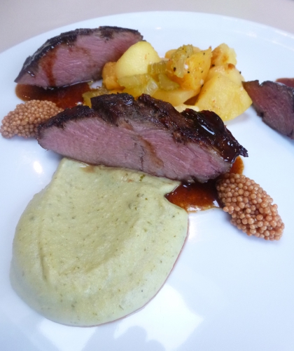 céleri rave,basilic thaï,bouillon de volaille,ananas,piment d'espelette,graines de moutarde,vinaigre de sushi,pomme,poire,céleri vert,jus d'orange,ail,presa,crème d'olives noires,crème d'olives vertes,citron,sucre de canne,miel,vinaigre balsamique blanc,sauce soja,thym,romarin,crème épaisse,xanthane