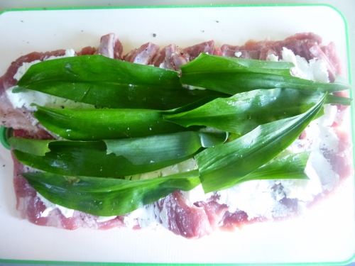 Aubergines, Huile d'olive, Tahini, Sésame, Citron Vert, Menthe, Basilic, Ras-el-hanout, Poitrine d'Agneau, Chèvre Frais, Ail des Ours, Crepinette, Oignon, Carotte, Ail, Vin Blanc, Bouillon de Volaille, Fond d'Agneau, Tomates Cerises, Tabasco, Vinaigre Balsamique, Sucre, Epices Cajun, Curry, Moutarde Douce, Blé, Bouillon de Légumes, Parmesan  