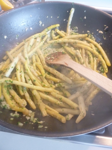 haricots,ail,persil,beurre,huile d'olive,oignons nouveaux,picanha,vin blanc,fleur de sel,pommes de terre,herbes de provence,piment de cayenne