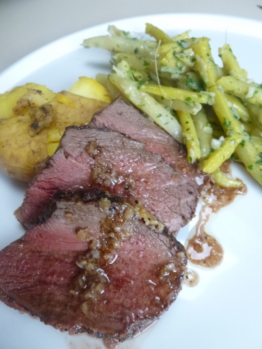 haricots,ail,persil,beurre,huile d'olive,oignons nouveaux,picanha,vin blanc,fleur de sel,pommes de terre,herbes de provence,piment de cayenne