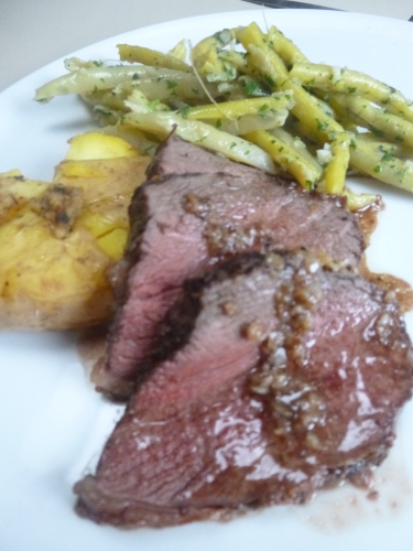 haricots,ail,persil,beurre,huile d'olive,oignons nouveaux,picanha,vin blanc,fleur de sel,pommes de terre,herbes de provence,piment de cayenne