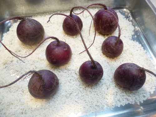 Maquereau Fumé, Magret de Canard, Betterave, Cerise, Banyuls, Vinaigre de Cidre, Vinaigre de Xères, Vinaigre Balsamique, Sucre, Badiane, Baies de Genièvre, Poivre, Fond de Volaille, Piment d'Espelette