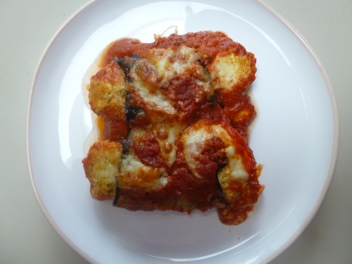 aubergines,anchois,origan,passata de tomates,capres,citron,ricotta,parmesan,ail,cayenne,basilic,mozzarella,vinaigre balsamique