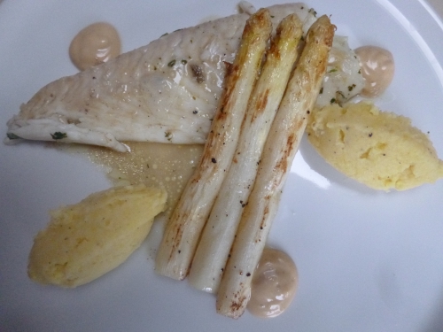 pommes de terre,lait,beurre,muscade,asoerges blanches,laurier,sucre,citron,miso,mayonnaise,huile de sésame,citron vert,tabasco,sauce soja,ail,vin blanc,oignons,zeste de citron,coriandre