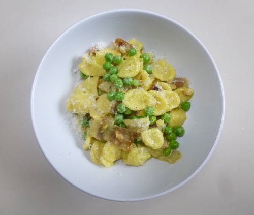 guanciale,orechiette,petits pois,parmesan,safran,crème,echalote,amandes,origan