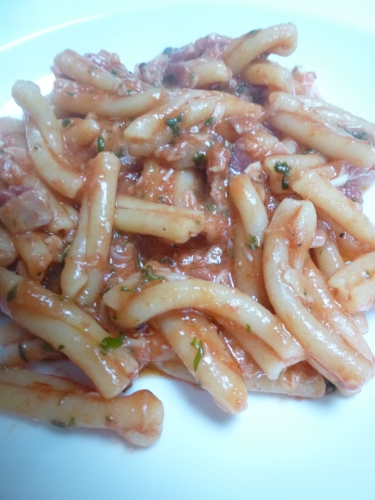 Treccie, Lampascioni, Coulis de Tomates, Ail, Basilic, Persil, Pancetta, Huile d'Olive, Parmesan