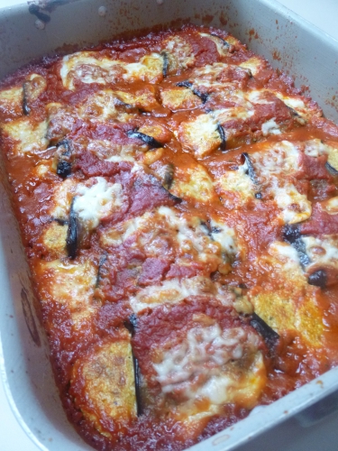 aubergines,anchois,origan,passata de tomates,capres,citron,ricotta,parmesan,ail,cayenne,basilic,mozzarella,vinaigre balsamique