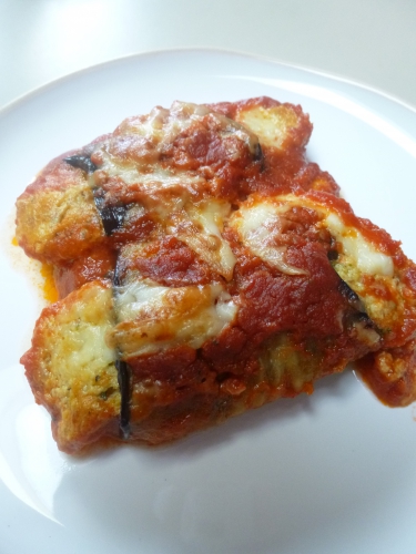 aubergines,anchois,origan,passata de tomates,capres,citron,ricotta,parmesan,ail,cayenne,basilic,mozzarella,vinaigre balsamique