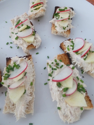 Maquereau Fumé, Fromage Blanc, Raifort, Granny Smith, Radis, Ciboulette, Piment de Cayenne, Citron 