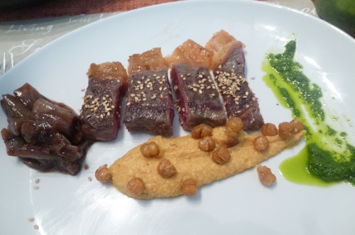 pois chiches,ail,tahiné,paprika,cumin,ras-el-hanout,huile d'olive,citron,piment de cayenne,contre filet,holstein,persil,coriandre,vinaigre balsamique,echalotes,sucre,cannelle,girofle,4 epices,graines de sésame