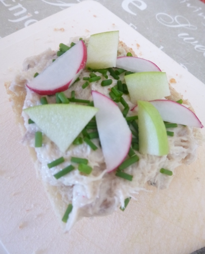 Maquereau Fumé, Fromage Blanc, Raifort, Granny Smith, Radis, Ciboulette, Piment de Cayenne, Citron 