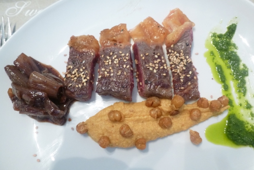 pois chiches,ail,tahiné,paprika,cumin,ras-el-hanout,huile d'olive,citron,piment de cayenne,contre filet,holstein,persil,coriandre,vinaigre balsamique,echalotes,sucre,cannelle,girofle,4 epices,graines de sésame