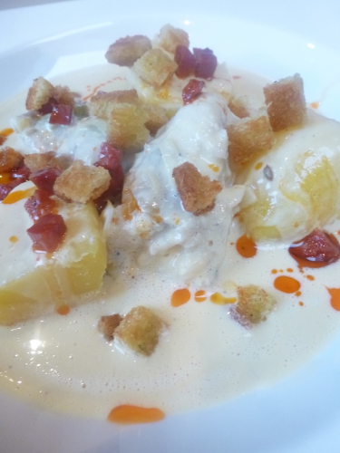 oignon,céleri,carottes,poireau,ail,vin blanc,graines de fenouil,pastis,thym,laurier,lotte,chorizo,huile d'olive,pain,orange,oeufs,pommes de terre