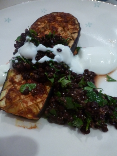 aubergines,harissa,ail,sirop de grenade,zeste de citron,huile d'olive,lentilles belluga,graines de chia,persil plat,coriandre,menthe,yaourt grec,vinaigre balsamique,jus de citron