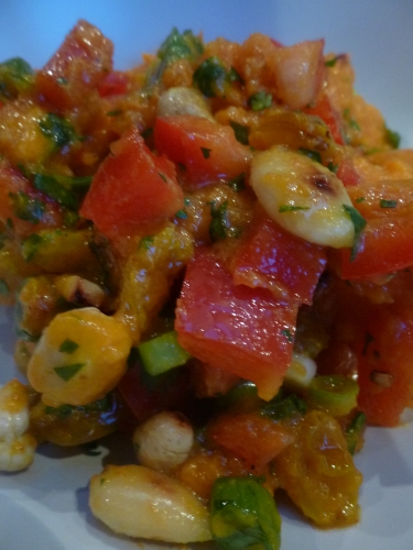 patate douce,poivron rouge,jeunes oignons,coriandre,citron vert,raisins blonds,amandes,arachides,noix de cajou,piment d'espelette,huile d'olive,sucre,vinaigre de cidre,curcuma,coriandre en poudre,cumin en poudre,sauce srirarcha