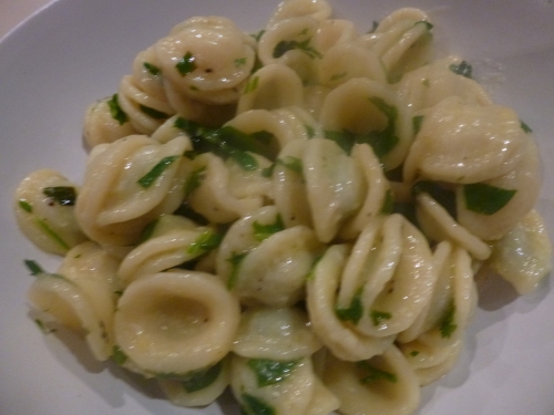 Orechiette, Persil Plat, Menthe, Basilic, Roquette, Jeunes Oignons, Citron, Beurre, Huile d'olive, Poivre, Ail, Parmesan