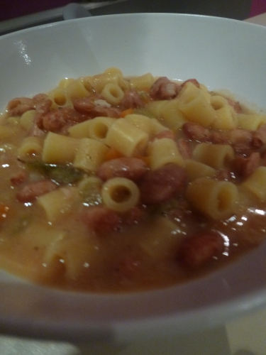 borlotti,pâtes,huile d'olive,parmesan,piment d'espelette,carotte,oignon,céleri,ail,tomates,sauge,laurier