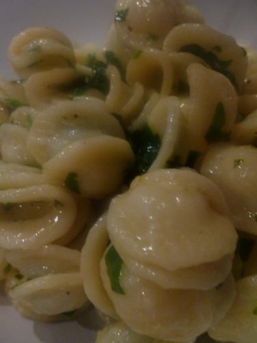Orechiette, Persil Plat, Menthe, Basilic, Roquette, Jeunes Oignons, Citron, Beurre, Huile d'olive, Poivre, Ail, Parmesan