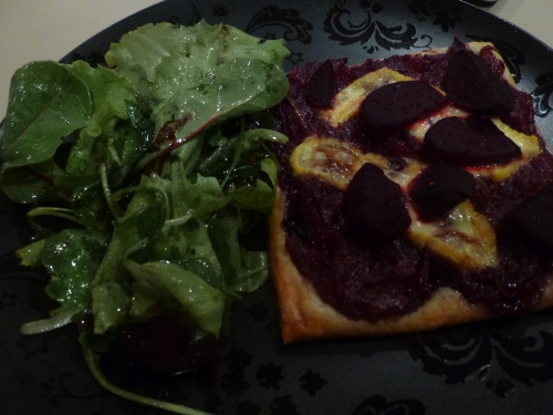 pâte feuilletée,betteraves,oignons rouges,vinaigre de xères,piment d'espelette,fromage li p'tit rossé,graines de carvi